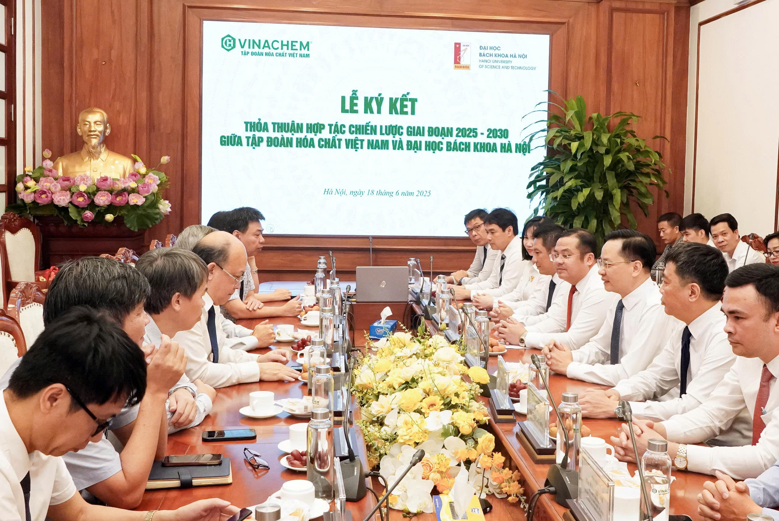 Vinachem ký kết thỏa thuận hợp tác chiến lược với ĐH Bách khoa Hà Nội giai đoạn 2025-2030