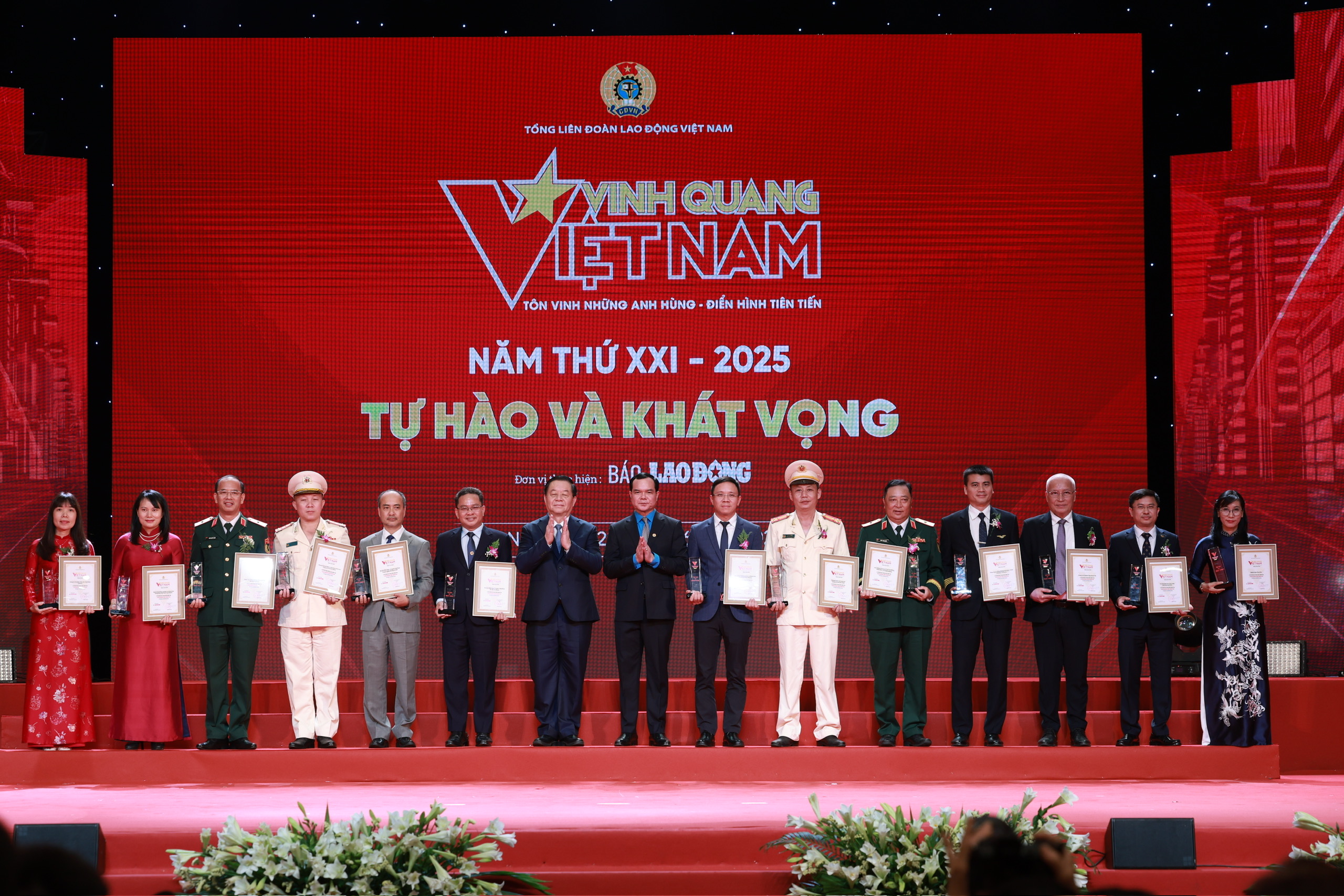Vinh danh 19 tập thể, cá nhân tại chương trình Vinh quang Việt Nam 2025