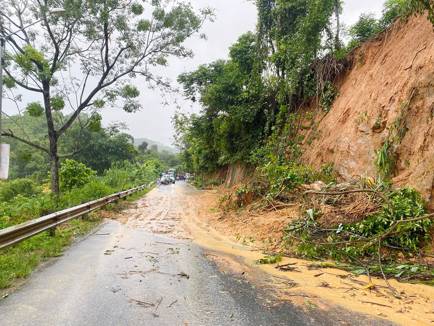 Cảnh báo mưa lớn cục bộ, sạt lở đất ở khu vực Tây Bắc 