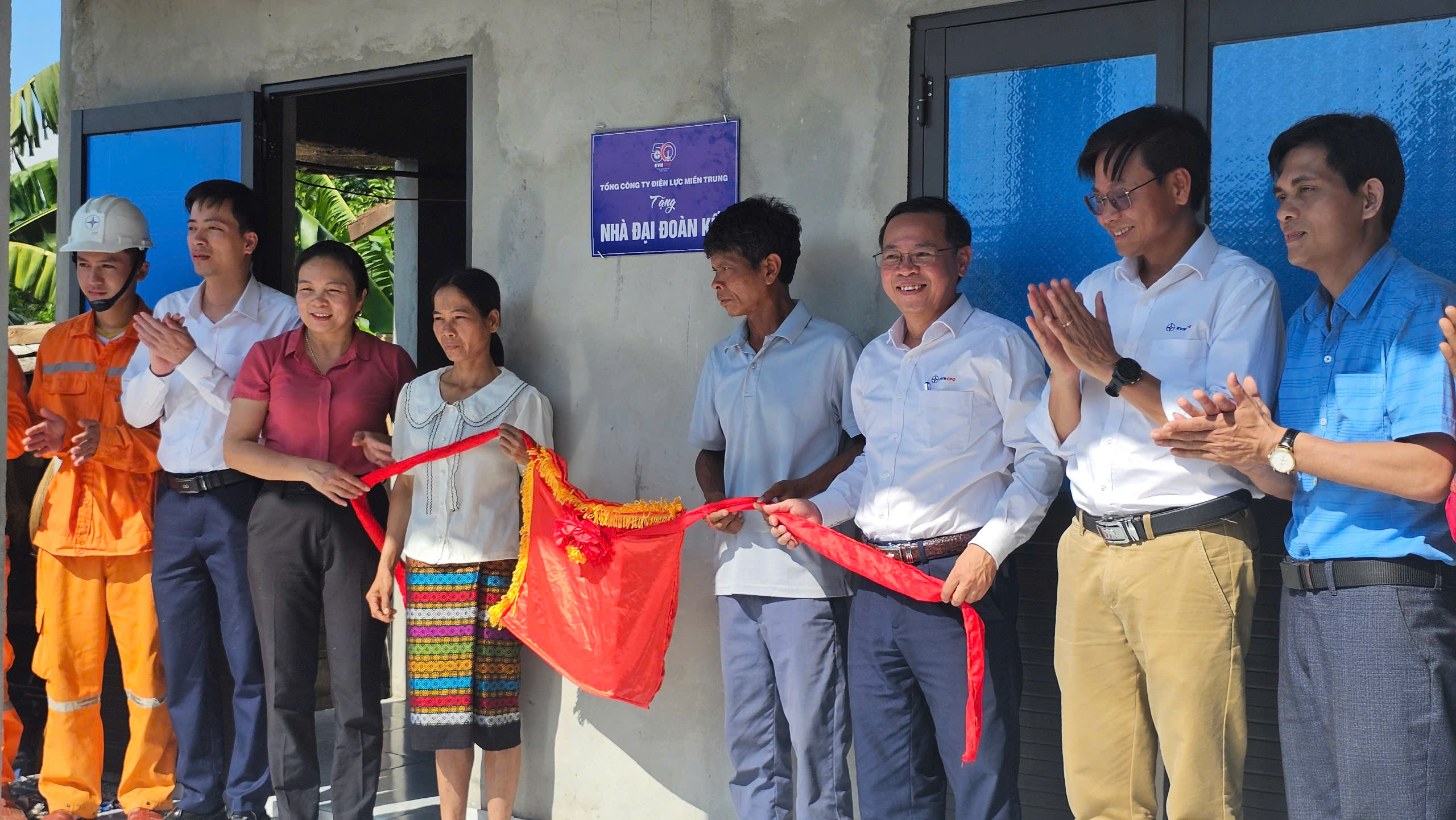 Quảng Trị: Khánh thành 2 nhà đại đoàn kết do Tổng công ty Điện lực miền Trung hỗ trợ