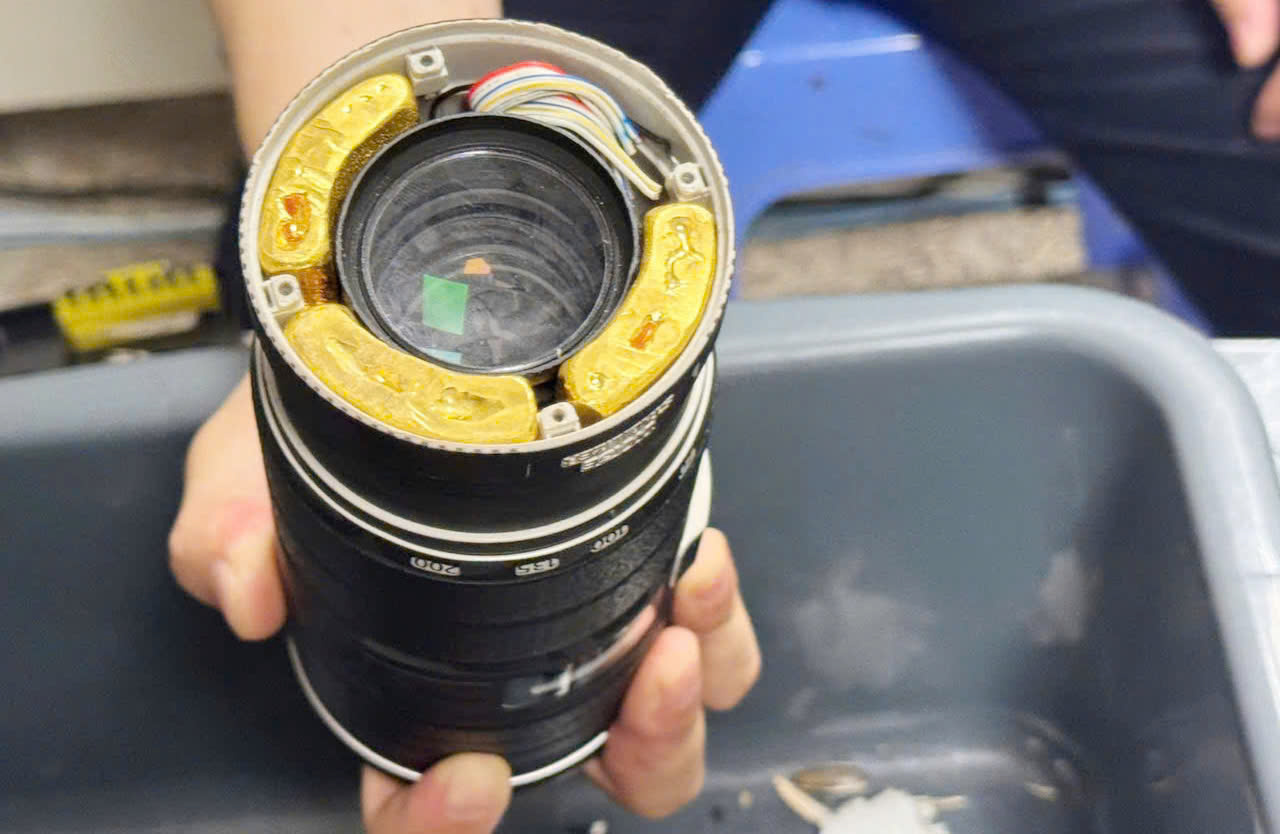 Hải quan bắt giữ hành khách vận chuyển gần 2kg nghi vàng tại sân bay Nội Bài