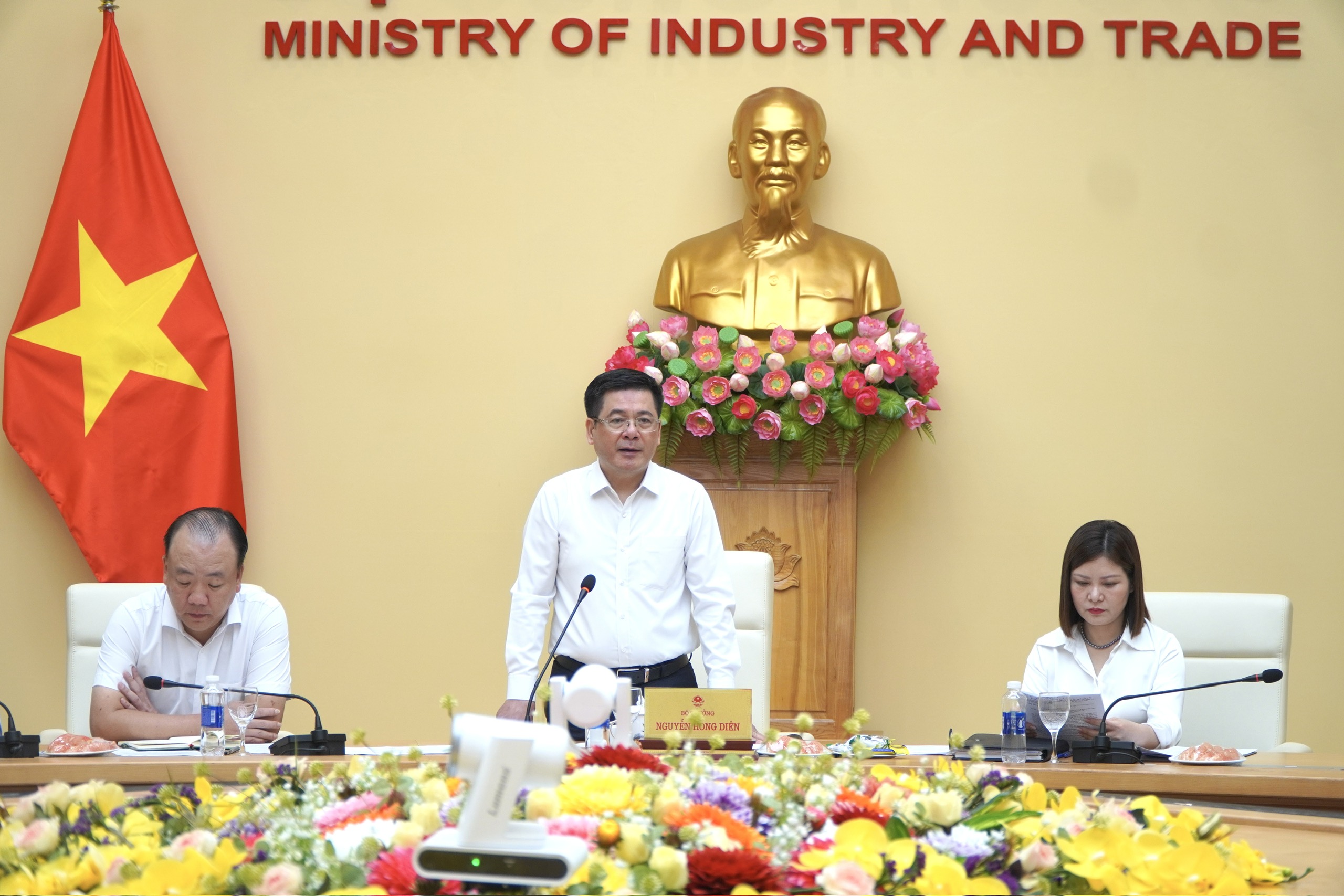 Bộ trưởng Nguyễn Hồng Diên chỉ đạo loạt giải pháp đảm bảo xăng dầu 6 tháng cuối năm