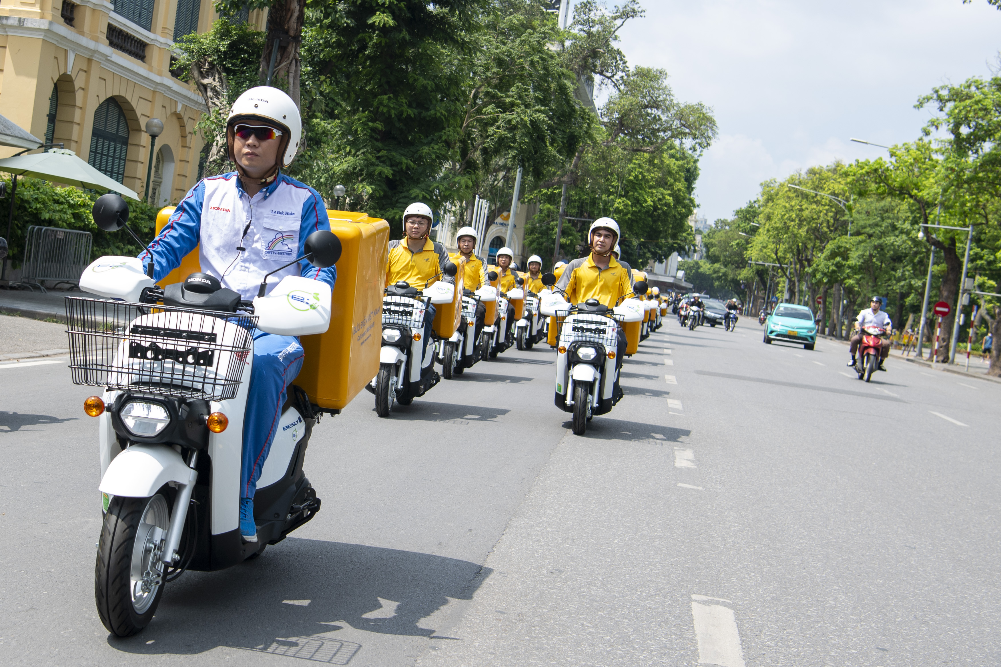 Thêm 205 xe điện Benly e: lăn bánh giao hàng khắp Hà Nội