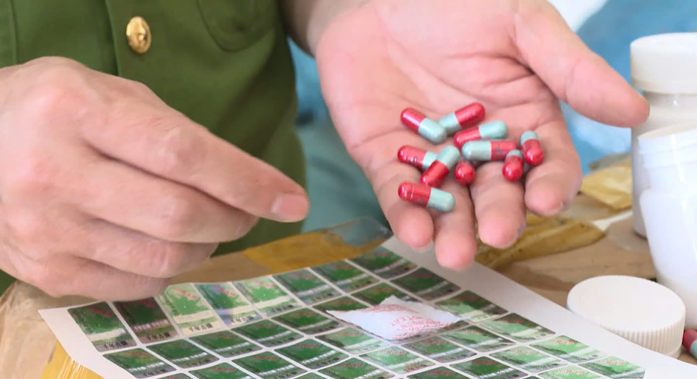 Phó Thủ tướng tiếp tục yêu cầu Bộ Y tế ngăn chặn thuốc và thực phẩm giả