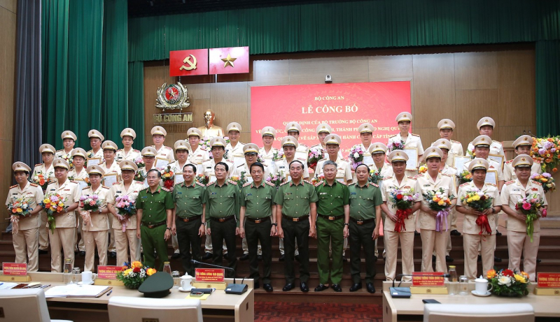 Bộ Công an trao quyết định bổ nhiệm Giám đốc Công an 34 tỉnh, thành phố