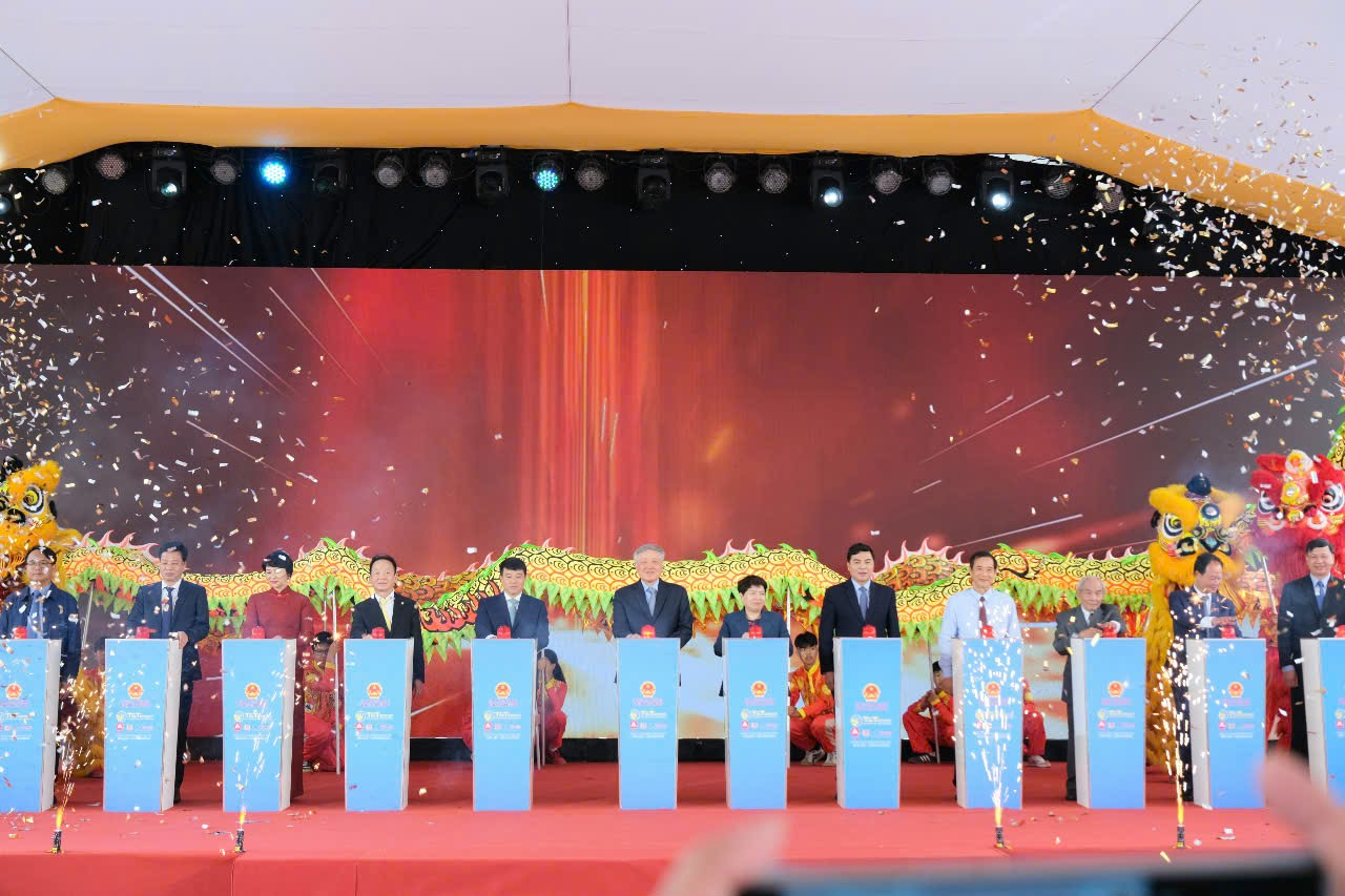 Chùm ảnh: Khởi công cao tốc Bảo Lộc - Liên Khương