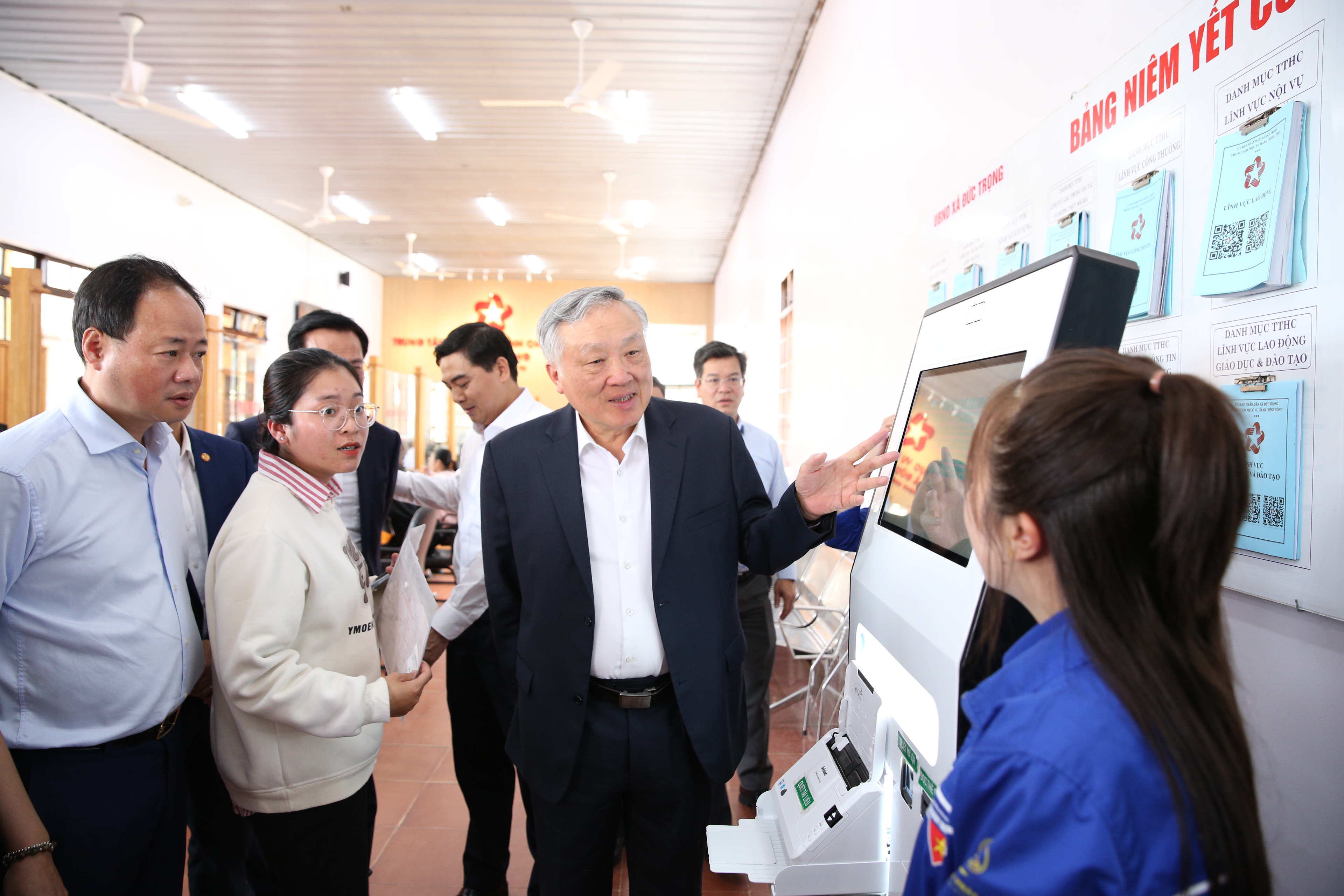 Phó Thủ tướng Nguyễn Hòa Bình: Cung cấp dịch vụ công thông suốt, không gián đoạn