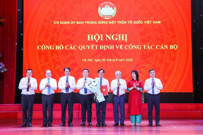 Công bố các quyết định về công tác cán bộ của Mặt trận Tổ quốc Việt Nam