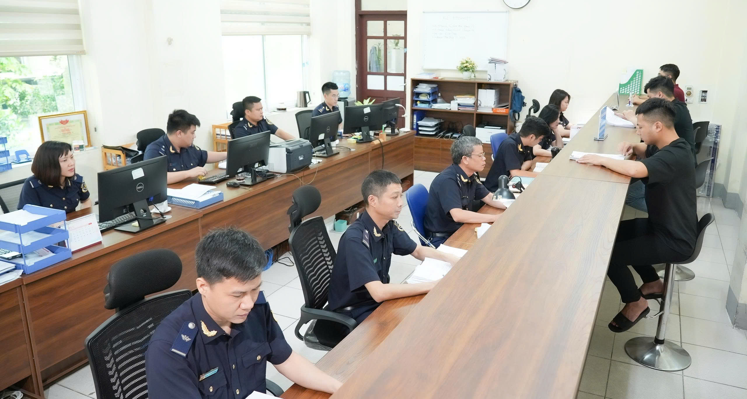 50.300 tờ khai hải quan trong ngày đầu thực hiện chính quyền địa phương hai cấp