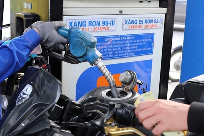 Giá xăng dầu hôm nay 02/07/2025: Giá dầu nhích nhẹ, giá xăng giảm