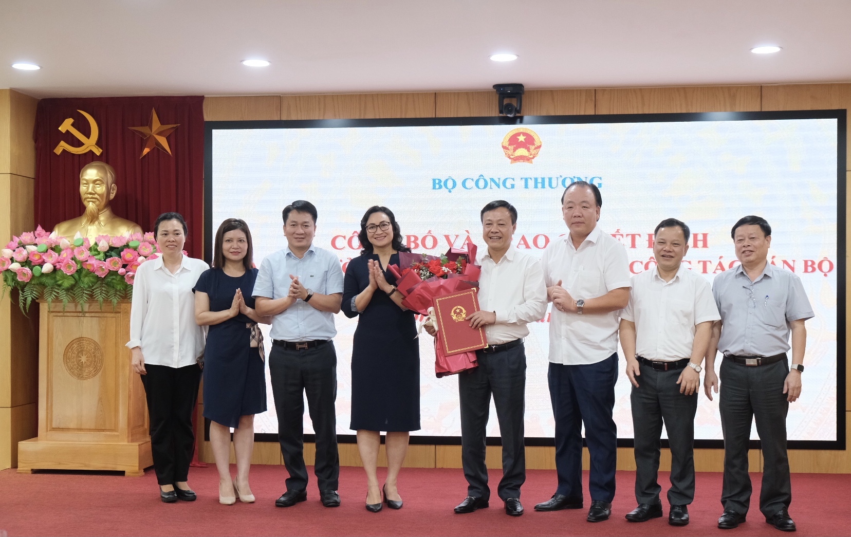 Trao quyết định bổ nhiệm Phó Chánh Văn phòng Bộ Công Thương