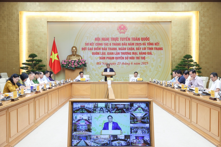 Thủ tướng yêu cầu 'làm ngày, làm đêm' để dẹp nạn hàng giả