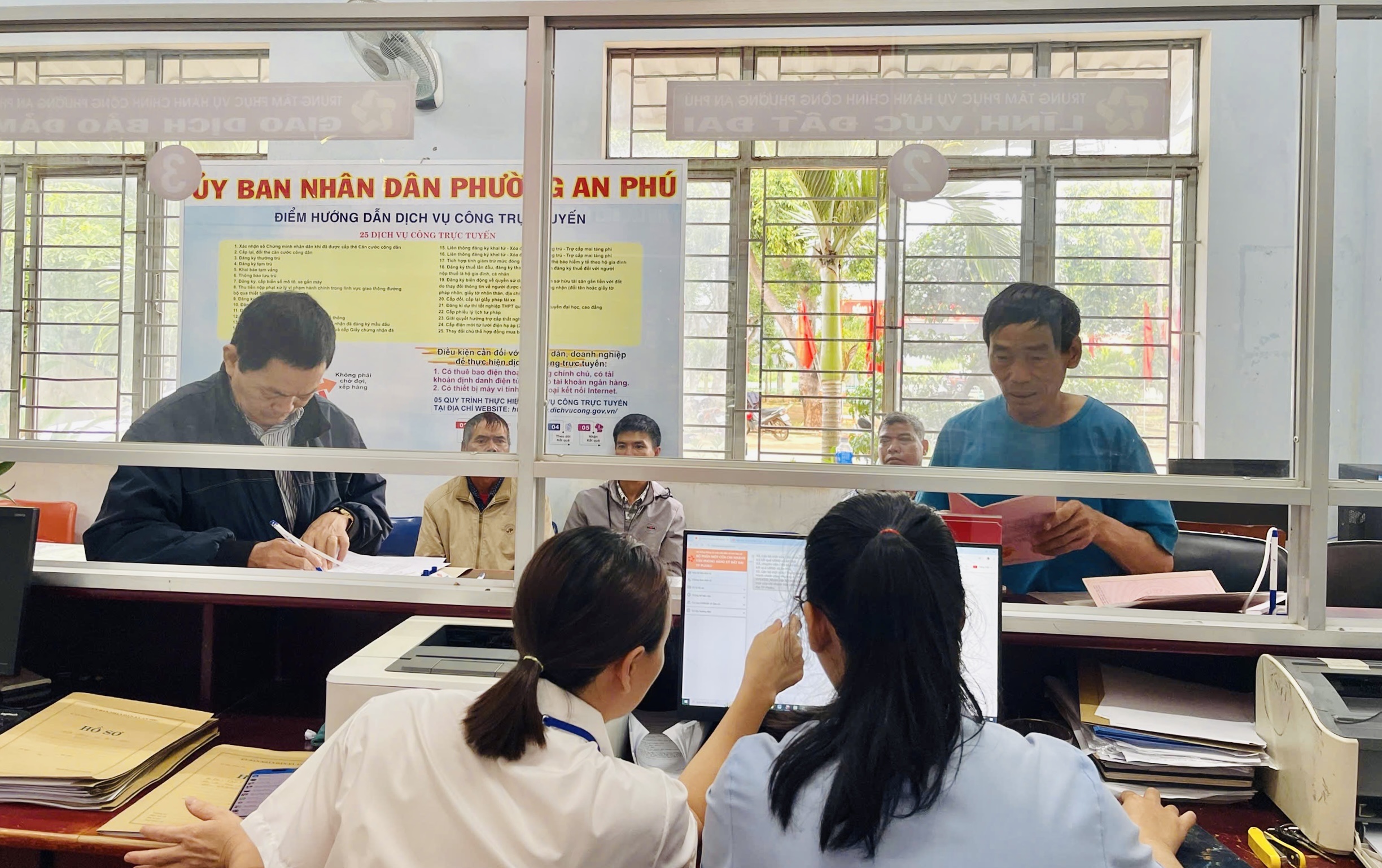 'Chỉ đâu rõ đó', cán bộ cơ sở Gia Lai ghi điểm khi chính quyền mới vận hành