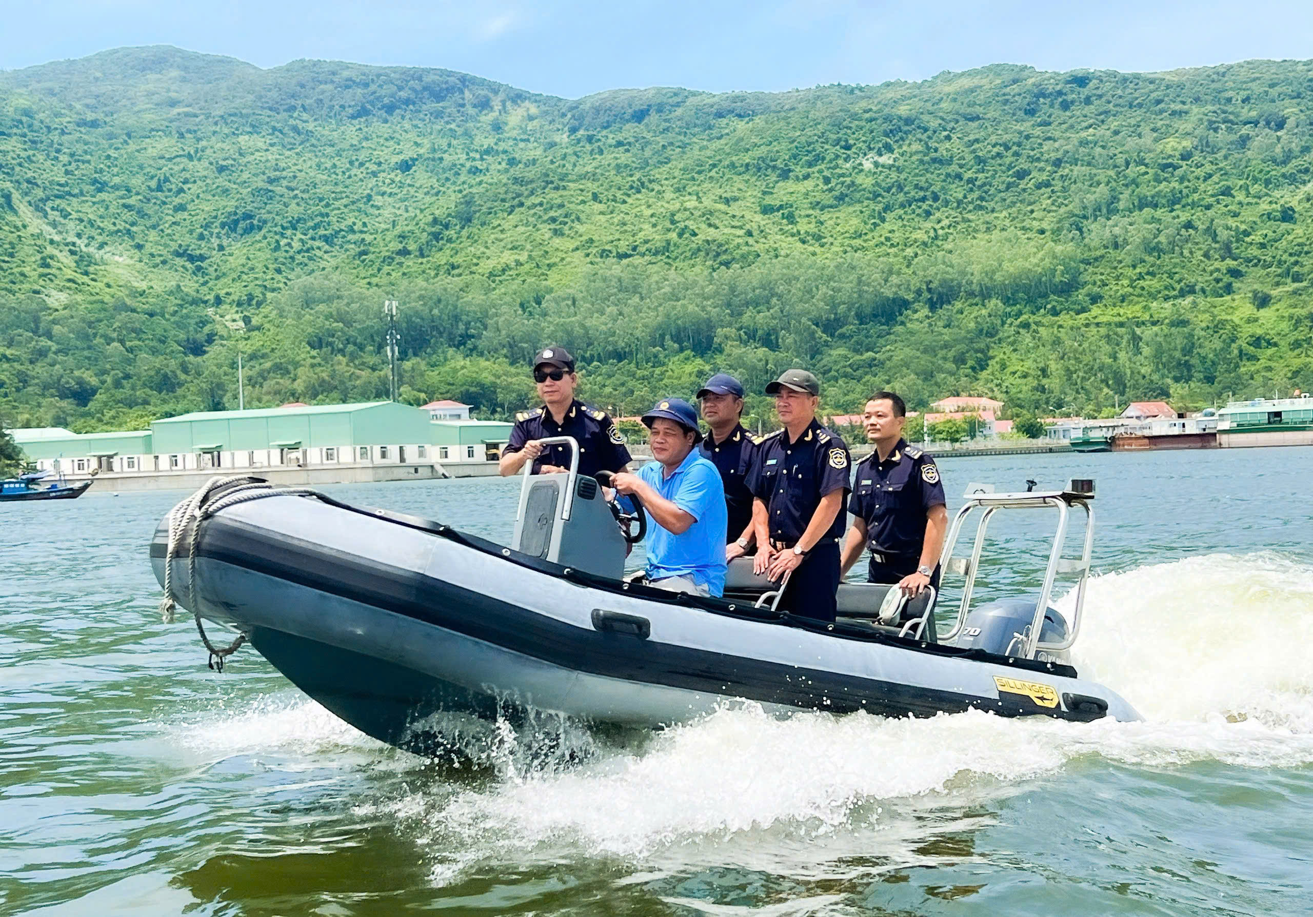 Buôn lậu qua tuyến đường biển chiếm 53,2% số vụ vi phạm