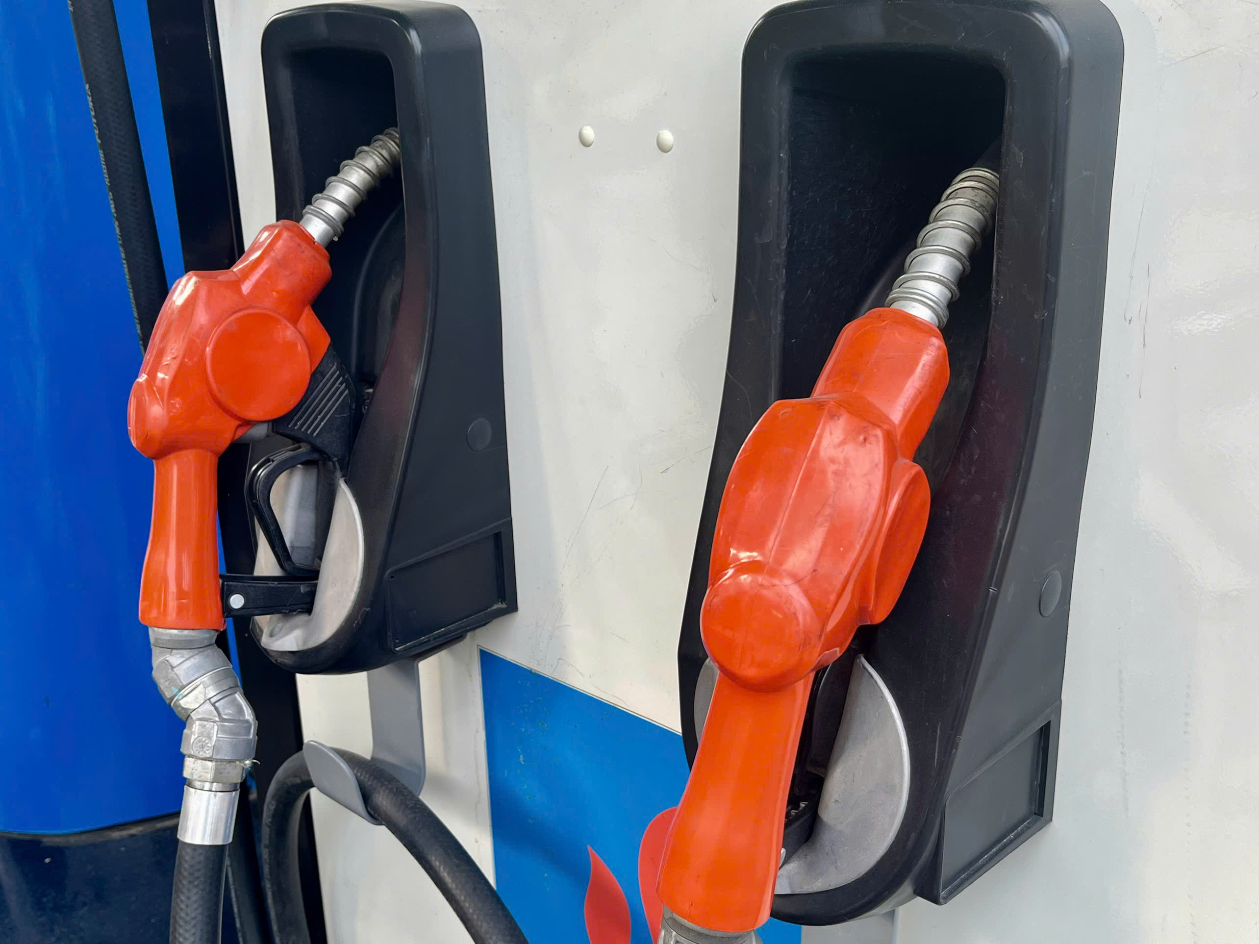 Giá xăng dầu hôm nay 06/07/2025: Tiếp tục đà giảm