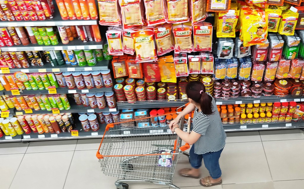 Hơn 3.400 nghìn tỷ đồng từ bán lẻ hàng hóa và dịch vụ tiêu dùng 6 tháng năm 2025