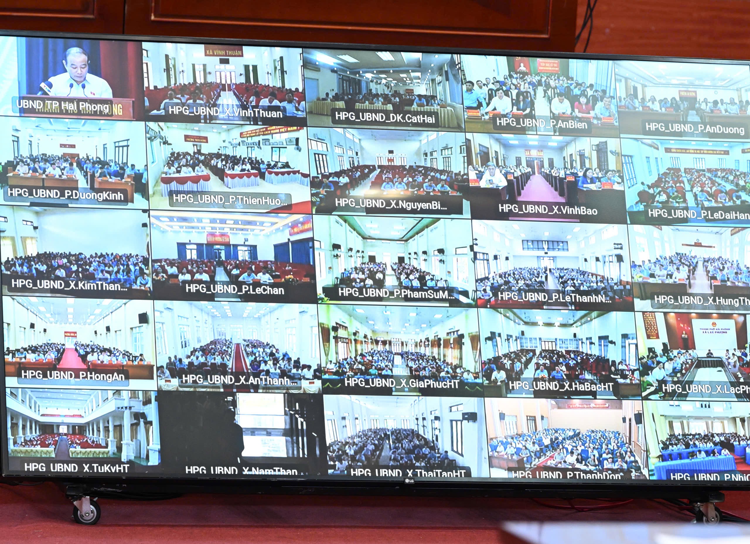 Không khí phấn khởi tiếp xúc cử tri lần đầu tại Hải Phòng sau hợp nhất