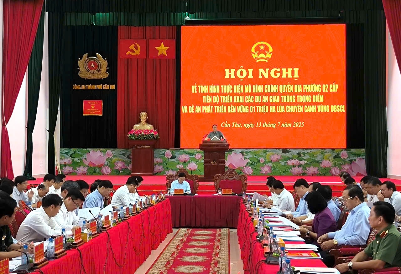 Thủ tướng Phạm Minh Chính chủ trì cuộc họp 'ba mũi nhọn' ở TP. Cần Thơ