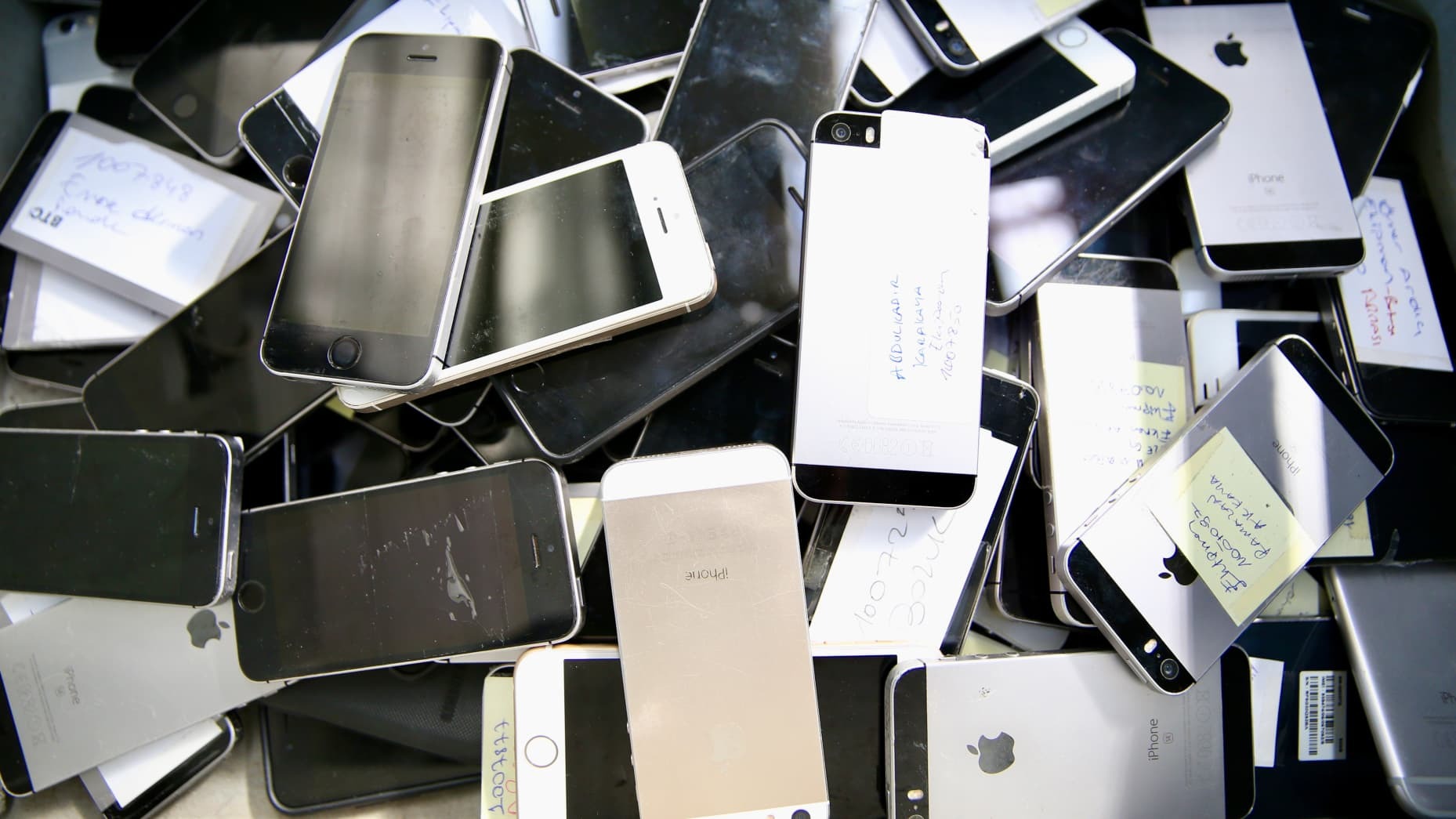 Khi điện thoại cũ trở thành kho báu đất hiếm