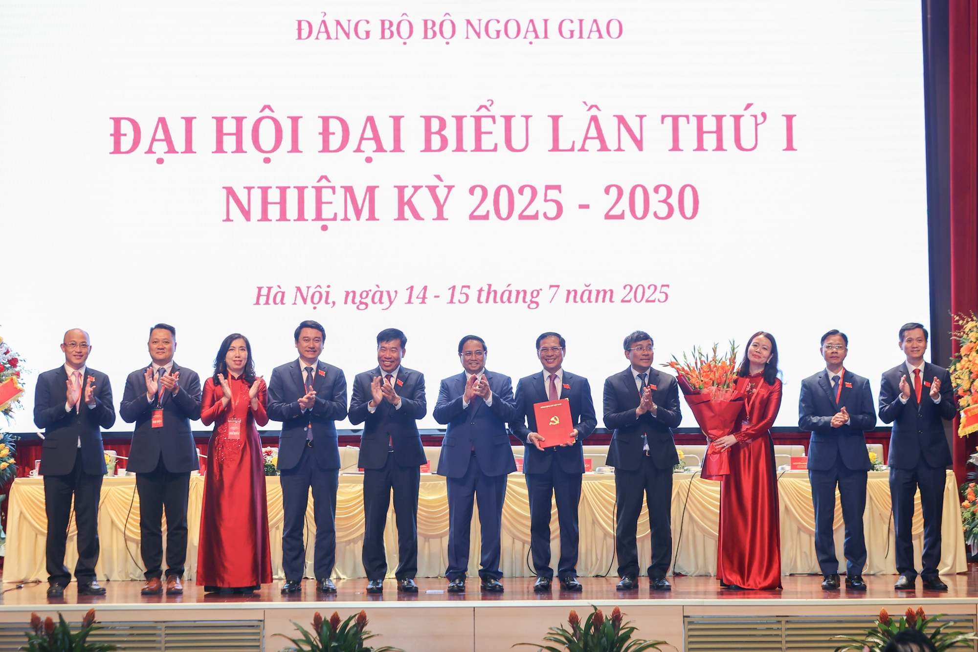 Thủ tướng: Ngành Ngoại giao phải tiên phong trong triển khai đường lối đối ngoại