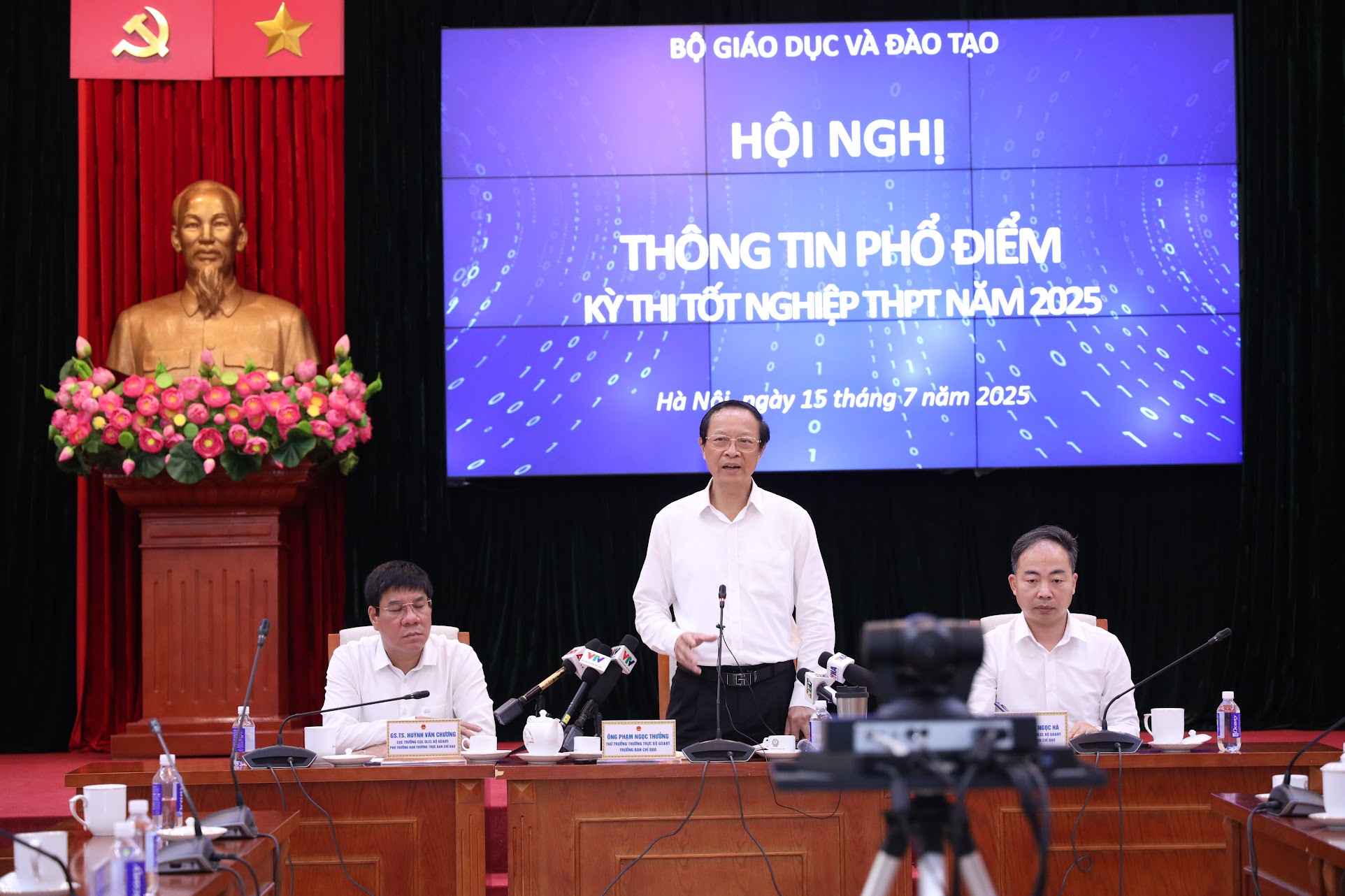 Thứ trưởng Phạm Ngọc Thưởng: Điểm số không phải thước đo duy nhất