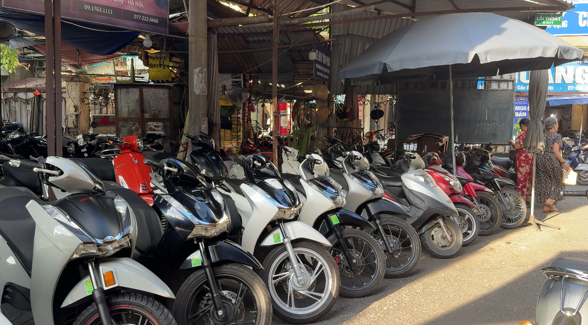 Chợ xe máy cũ Hà Nội ‘đóng băng’ sau lộ trình cấm xe xăng vào Vành đai 1 