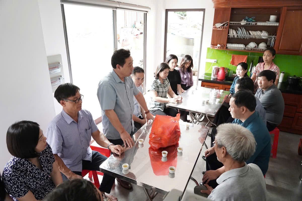 Hà Nội: Thăm hỏi các gia đình có người tử nạn vụ lật tàu ở Quảng Ninh