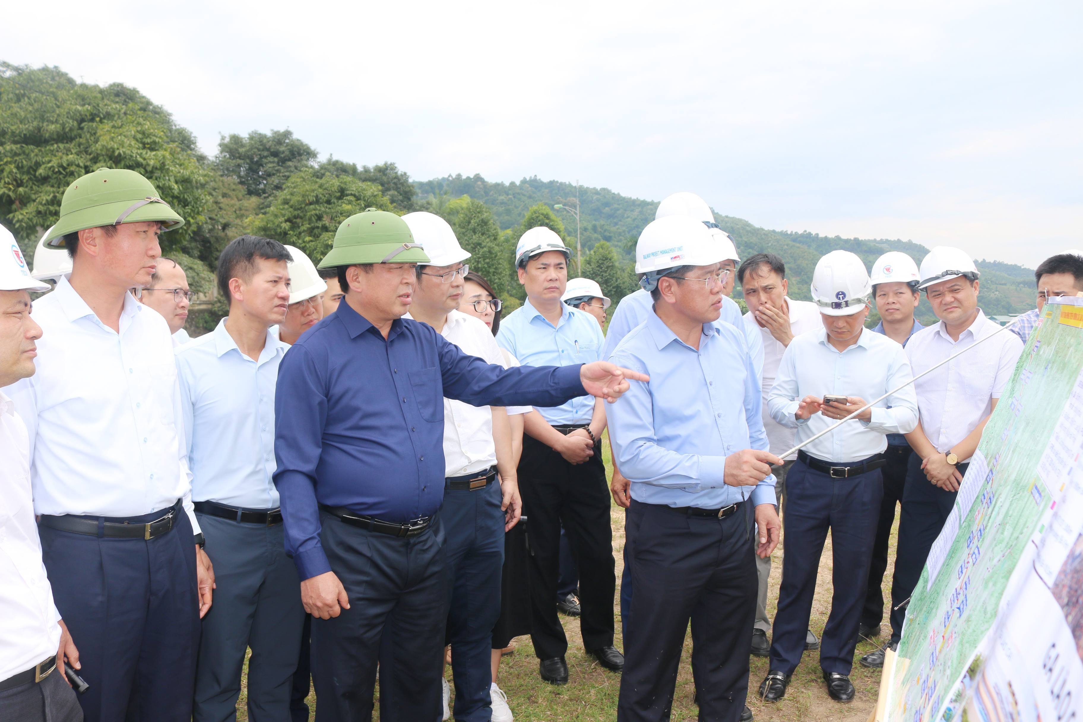 Bộ trưởng Bộ Xây dựng kiểm tra Dự án đường sắt Lào Cai- Hà Nội - Hải Phòng 