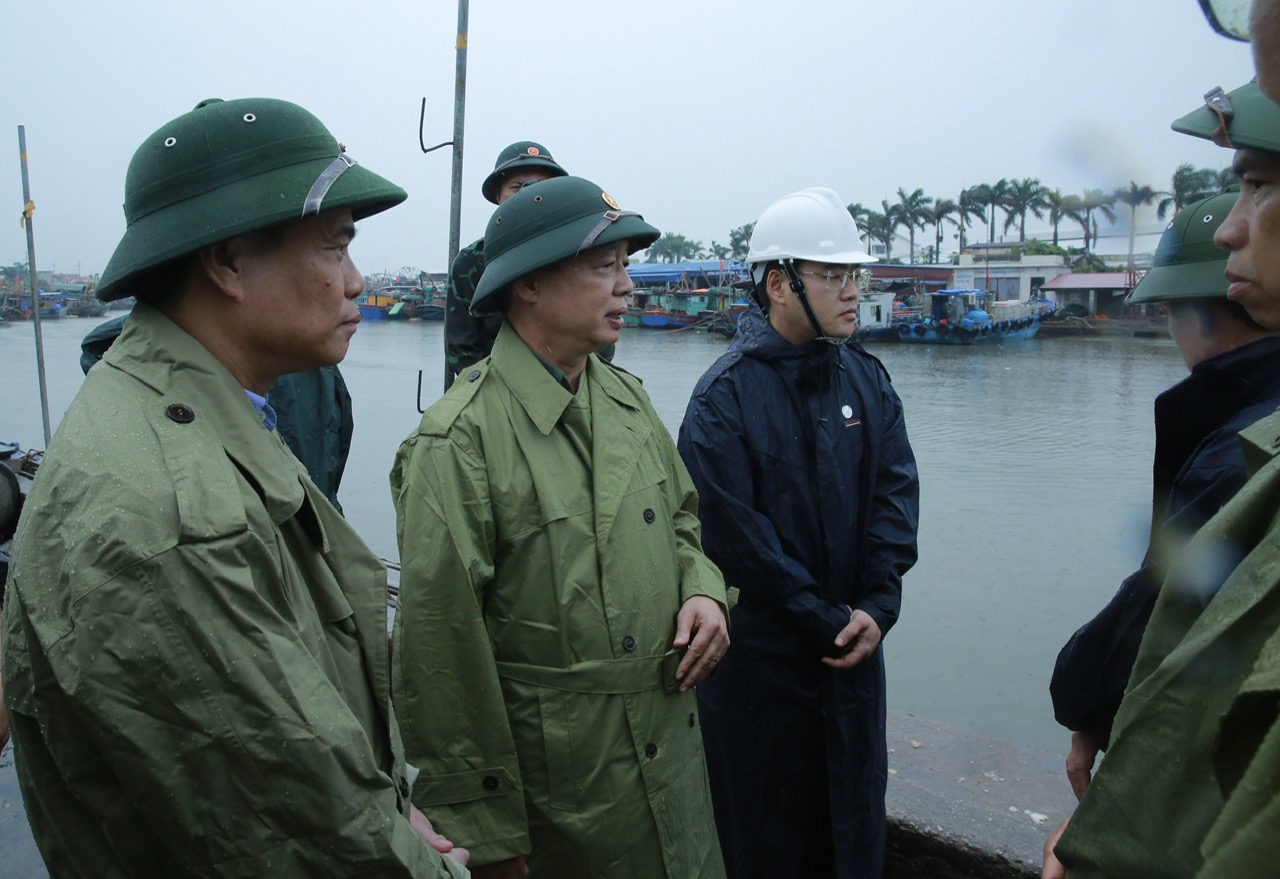 Phó Thủ tướng Trần Hồng Hà kiểm tra công tác ứng phó bão số 3 tại Hải Phòng