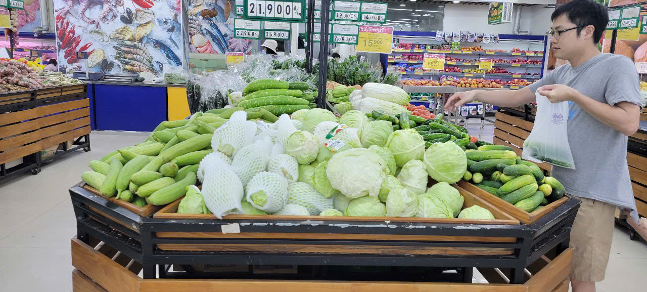 Co.opmart khu vực miền Bắc đảm bảo nguồn hàng để ứng phó với bão Wipha