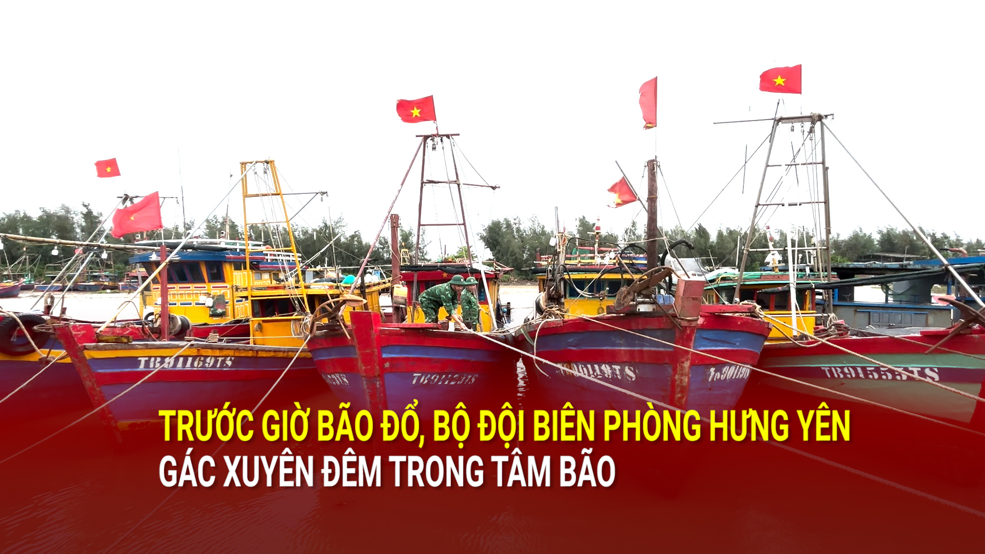 Trước giờ bão đổ bộ, Bộ đội biên phòng Cửa Lân thức trắng đêm hỗ trợ người dân