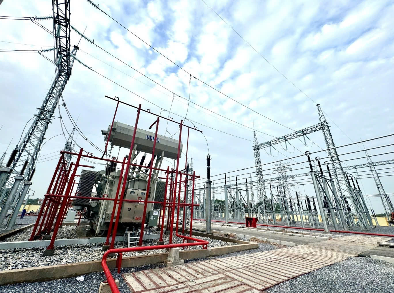 Tái định vị hạ tầng điện trong chiến lược phát triển lãnh thổ