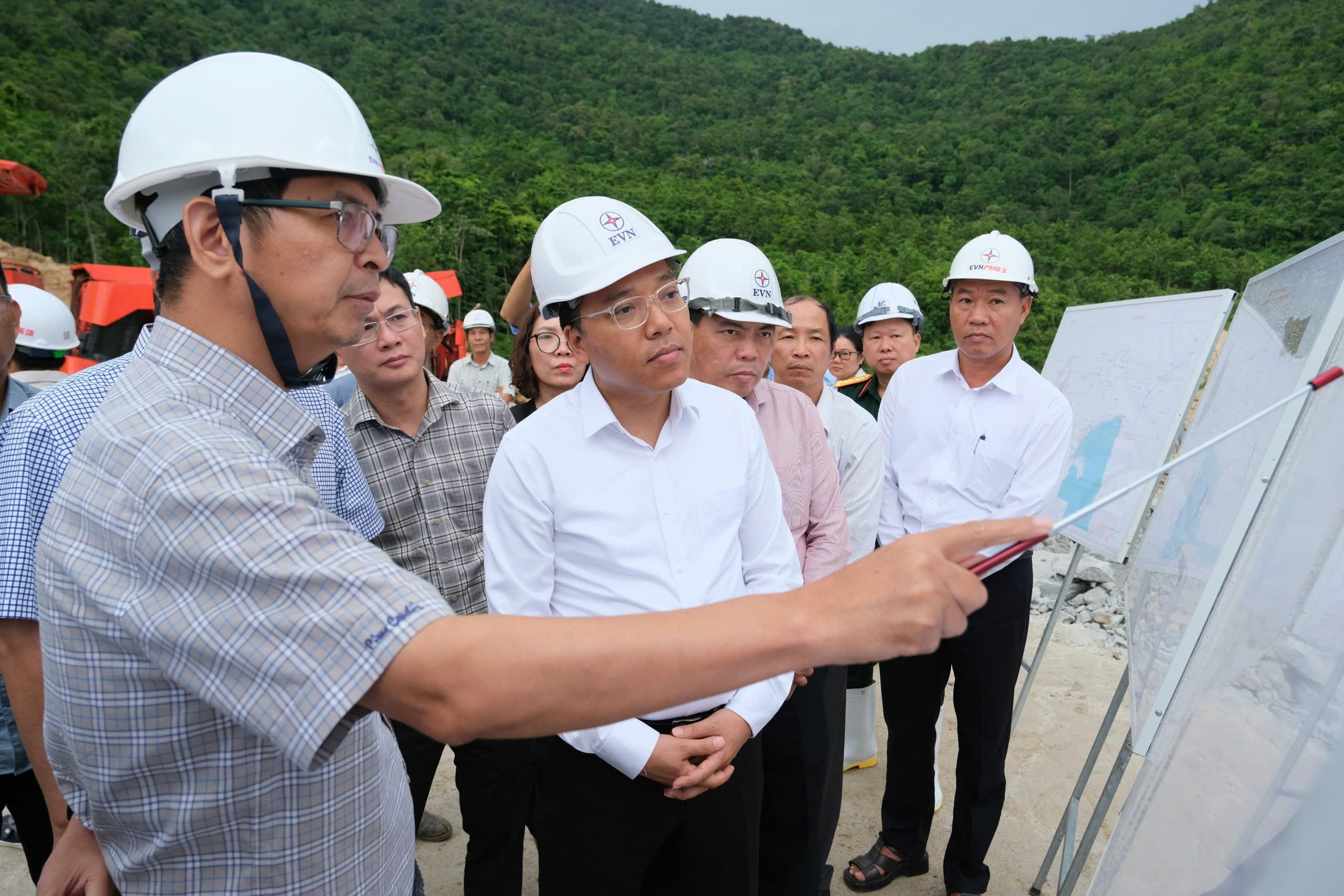 Thứ trưởng Bộ Công Thương thị sát dự án LNG Cà Ná và thủy điện tích năng Bác Ái
