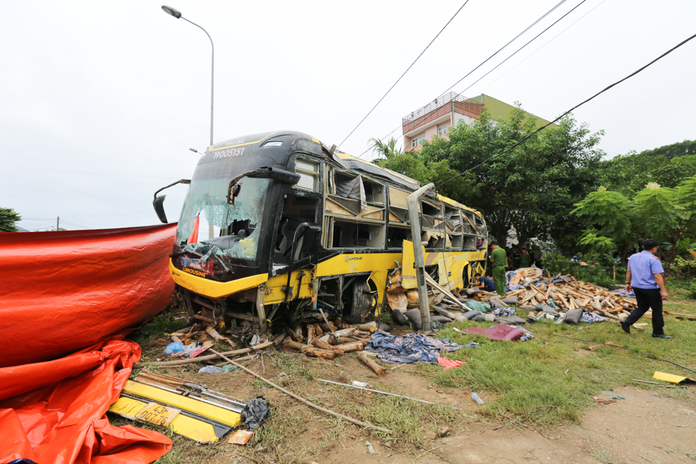 Hiện trường ám ảnh vụ tai nạn xe khách khiến 25 người thương vong ở Hà Tĩnh
