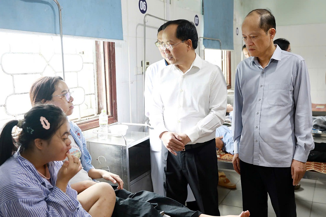 Bí thư Tỉnh ủy Hà Tĩnh thăm hỏi nạn nhân vụ tai nạn khiến 25 người thương vong