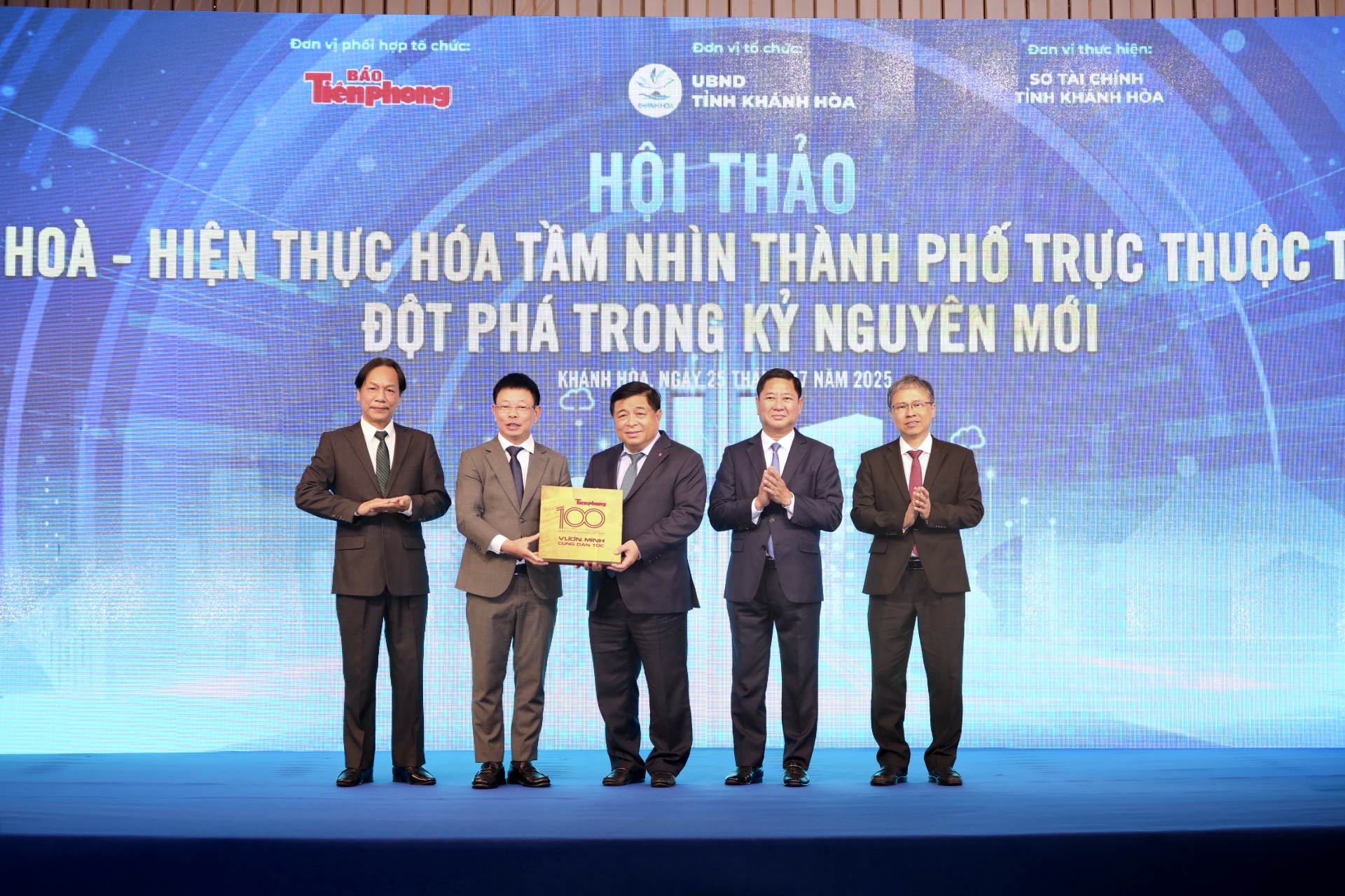 Phó Thủ tướng Nguyễn Chí Dũng dự Hội thảo ‘Khánh Hòa hiện thực hoá tầm nhìn thành phố trực thuộc Trung ương’