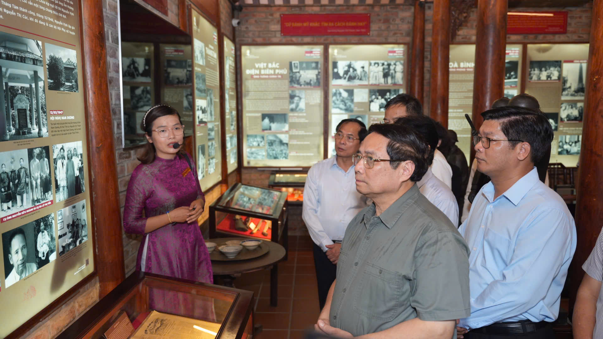 Thủ tướng Chính phủ thăm bảo tàng Đại tướng Nguyễn Chí Thanh tại Huế