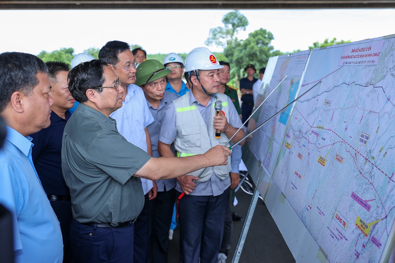 Thủ tướng kiểm tra 3 dự án cao tốc, sân bay, cảng biển trọng điểm tại Quảng Trị