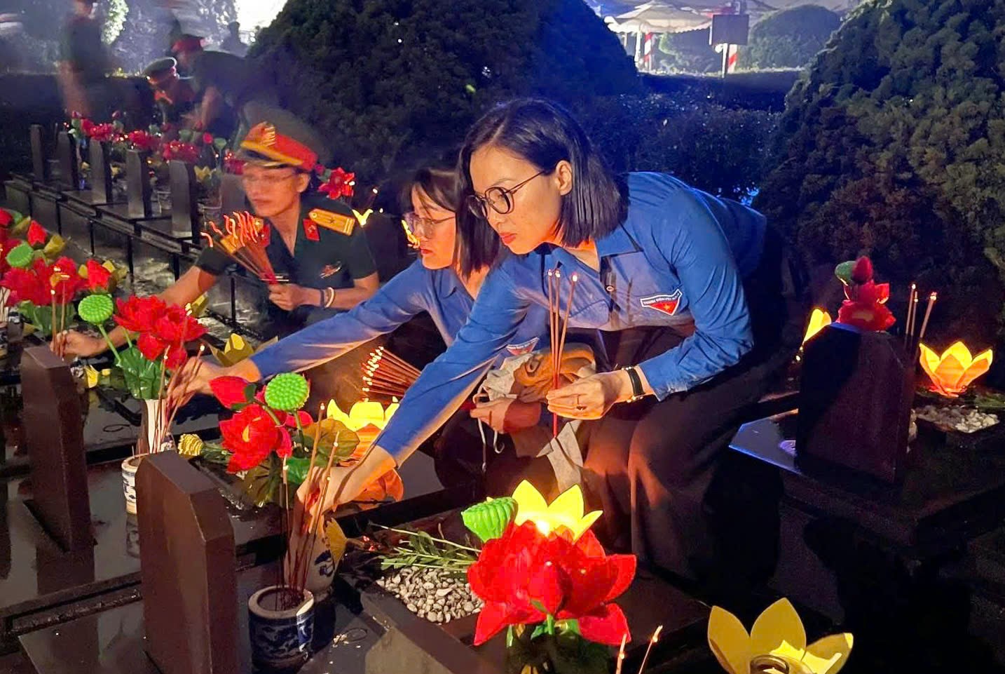 Tuổi trẻ Gia Lai thắp nến tri ân các Anh hùng liệt sĩ 