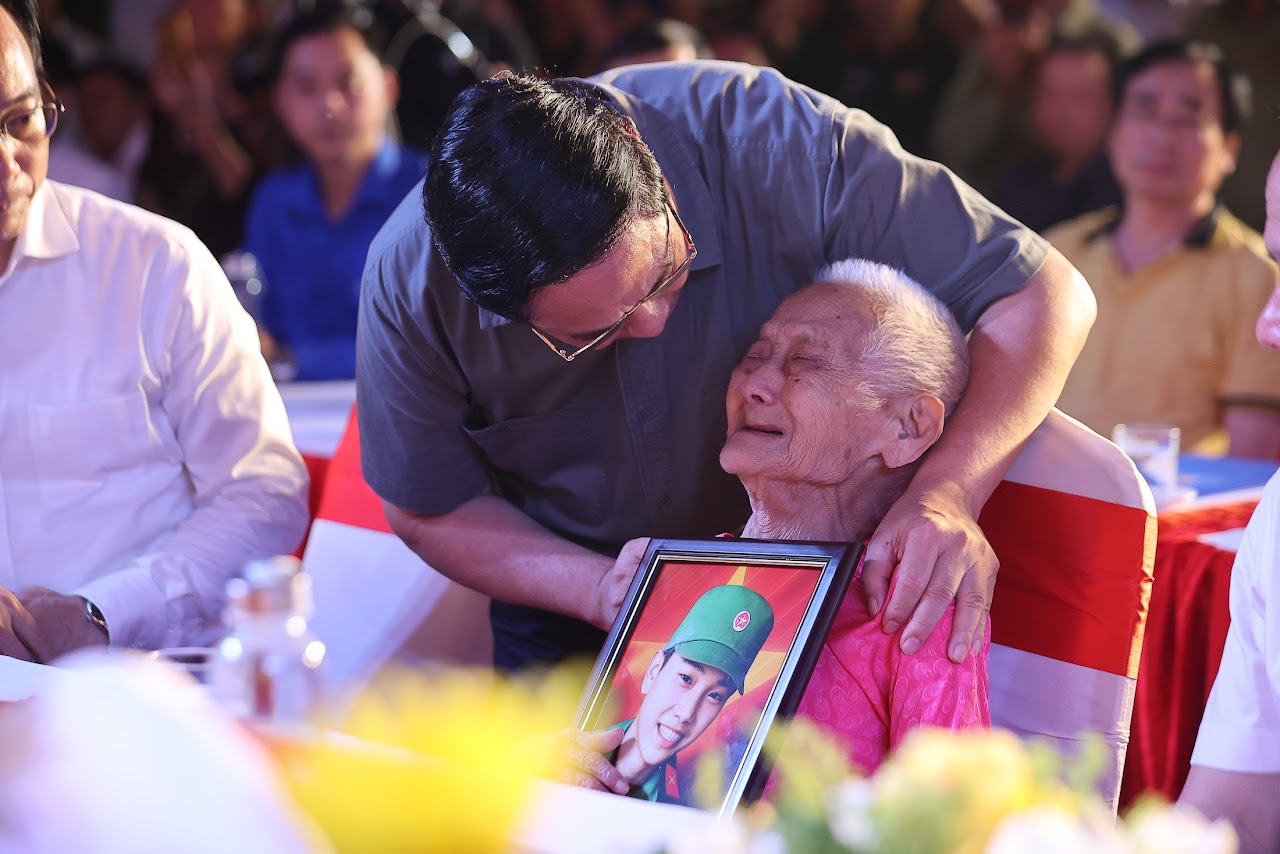 Thủ tướng: Các Anh hùng liệt sĩ đã làm rạng rỡ non sông, đất nước ta