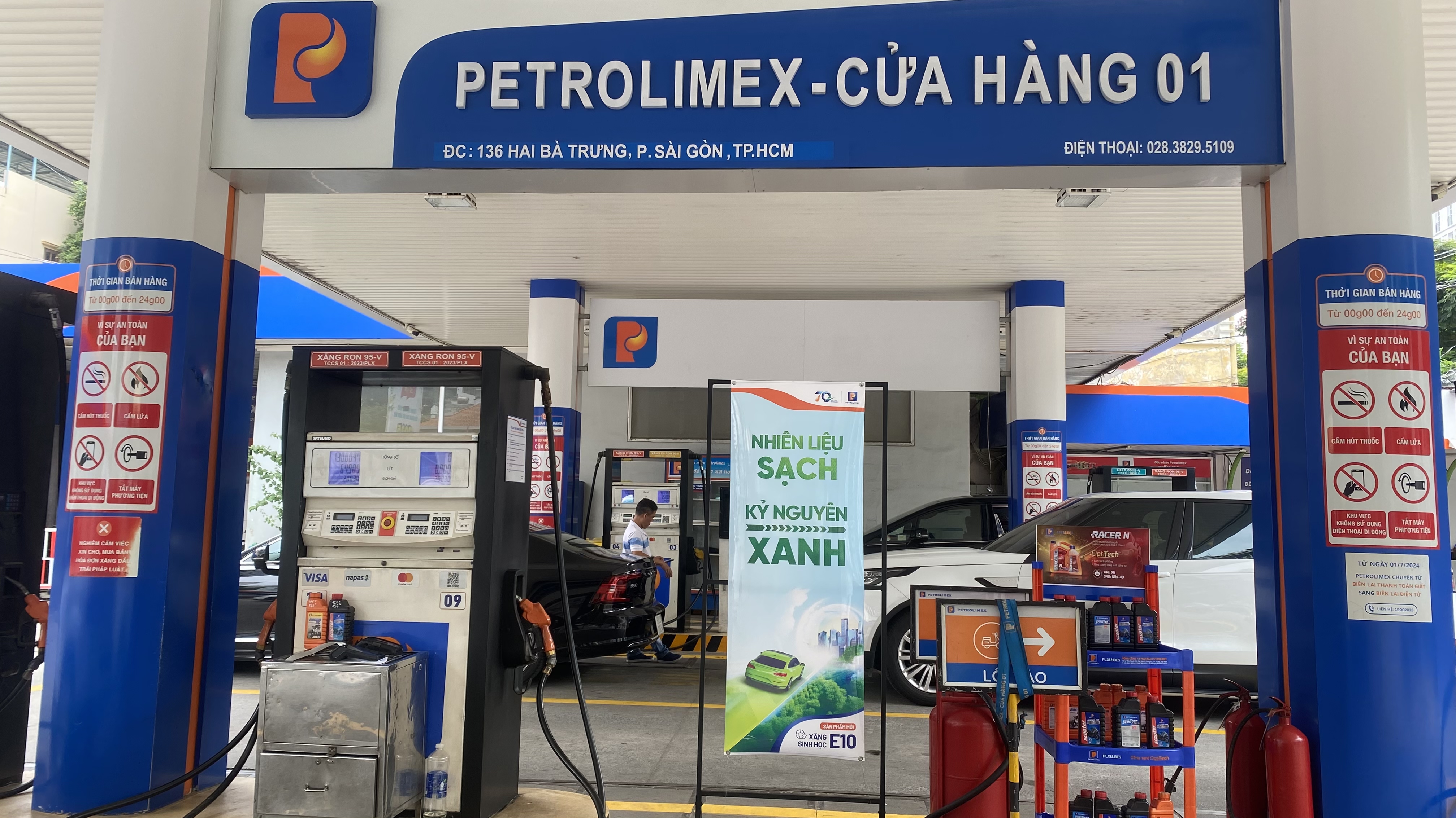 Chùm ảnh: Xăng E10 được người tiêu dùng TP. Hồ Chí Minh đón nhận tích cực