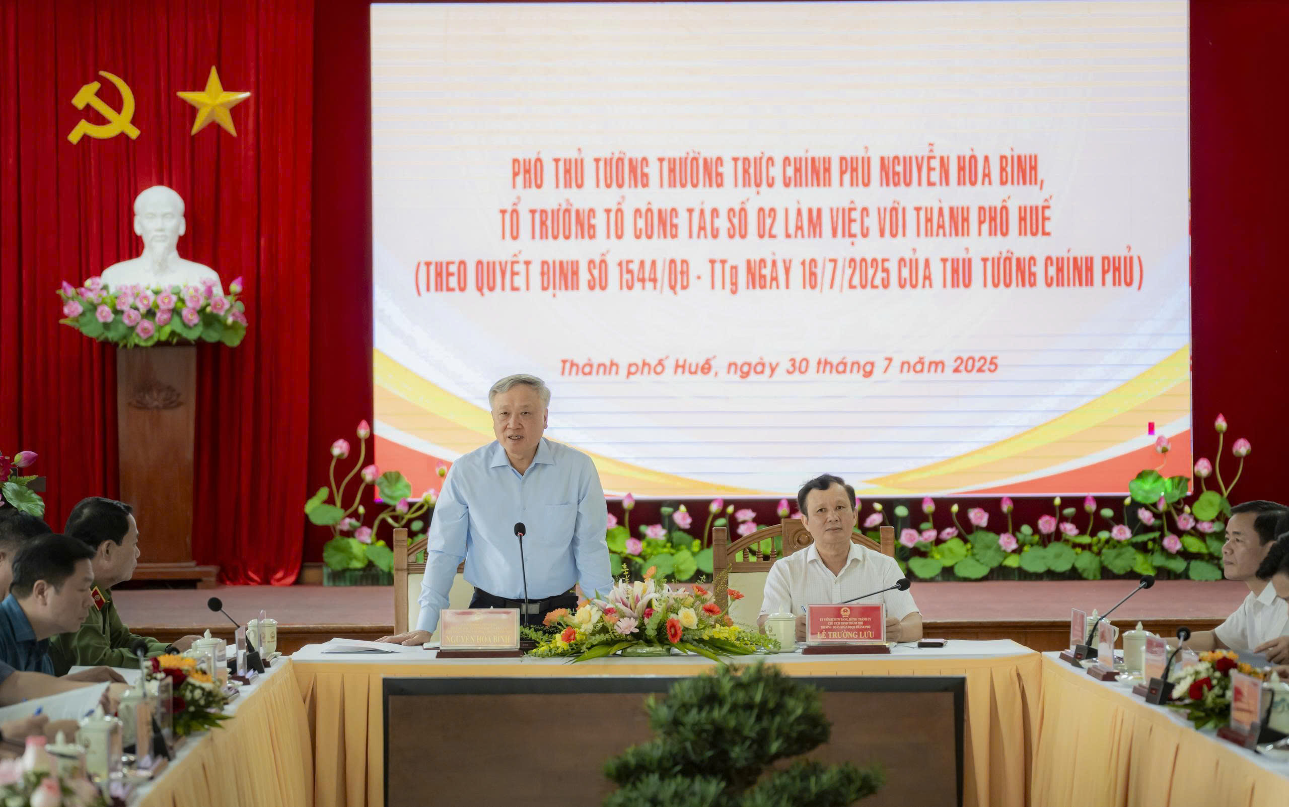 Phó Thủ tướng Thường trực Chính phủ Nguyễn Hòa Bình làm việc tại Huế