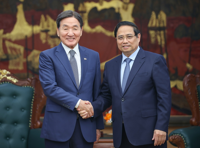 Thủ tướng đề nghị Hàn Quốc hỗ trợ Việt Nam trong lĩnh vực AI, bán dẫn