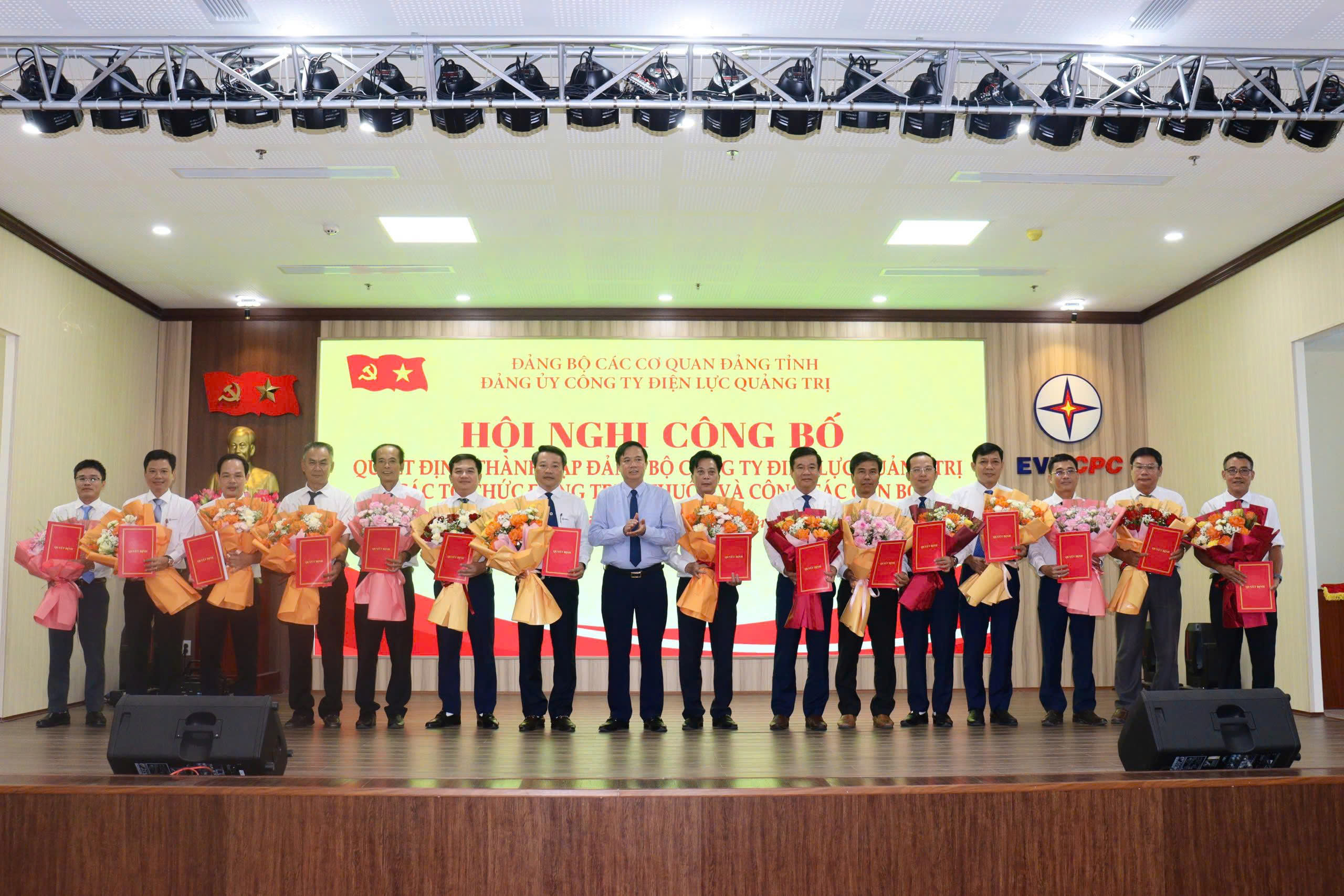 Công bố quyết định thành lập Đảng bộ Công ty Điện lực Quảng Trị