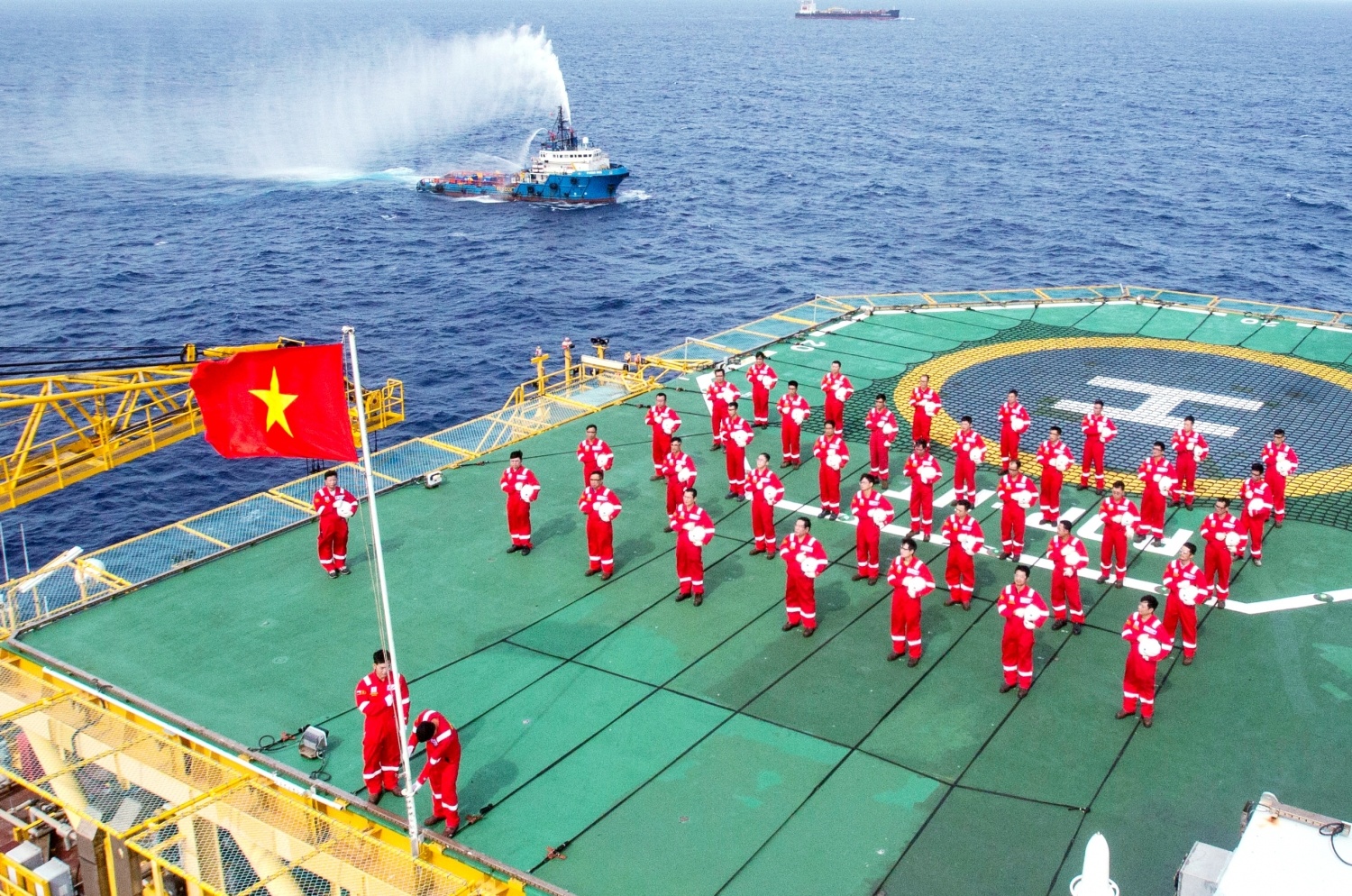 “Một đội ngũ – Một mục tiêu”: Petrovietnam mang quyết tâm, khát vọng vươn mình 