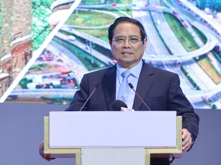 Thủ tướng: Tinh thần '5 đi đầu'  để TP. Hồ Chí Minh  vươn tầm khu vực, thế giới