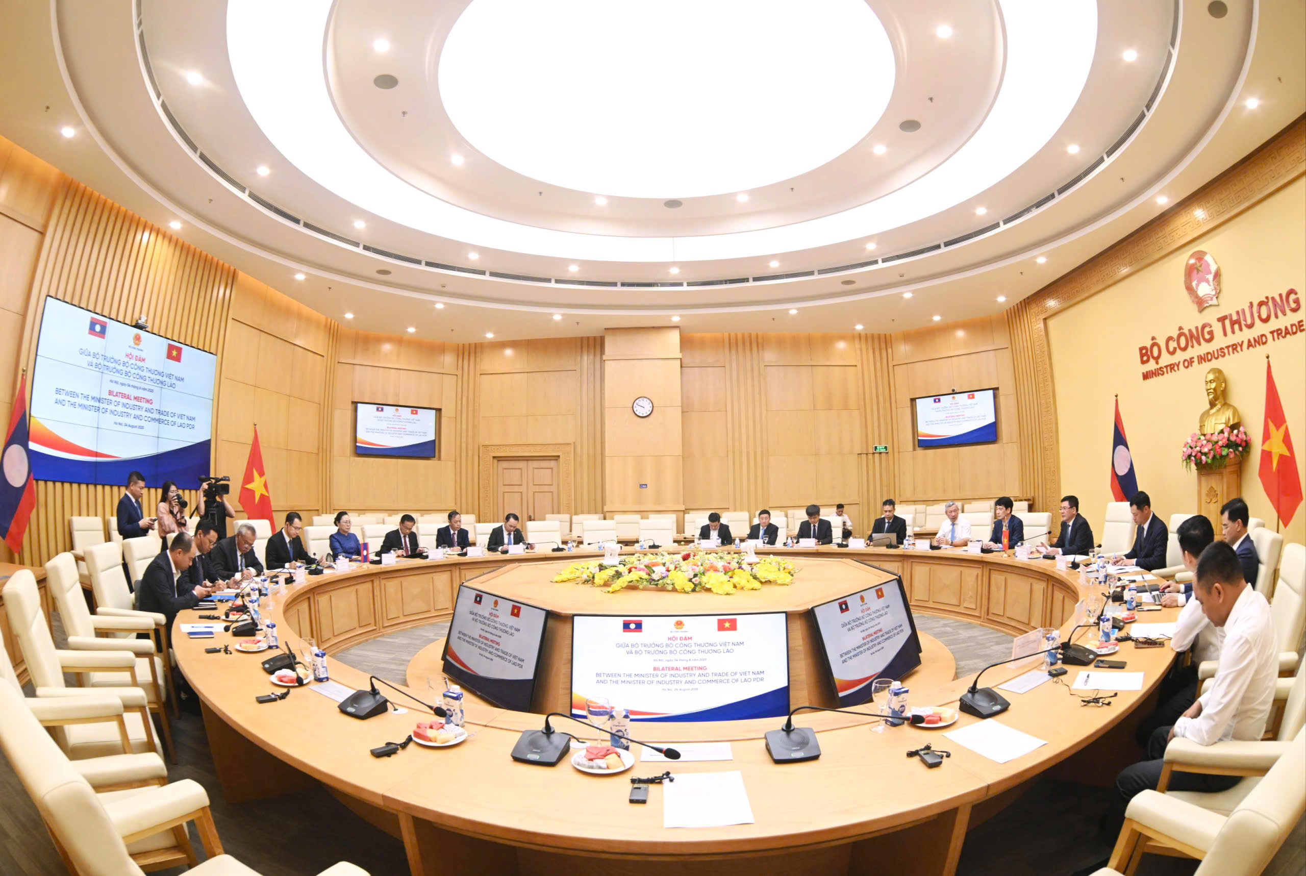 Hợp tác lĩnh vực Công Thương Việt - Lào: Thực chất, hiệu quả và bền vững hơn
