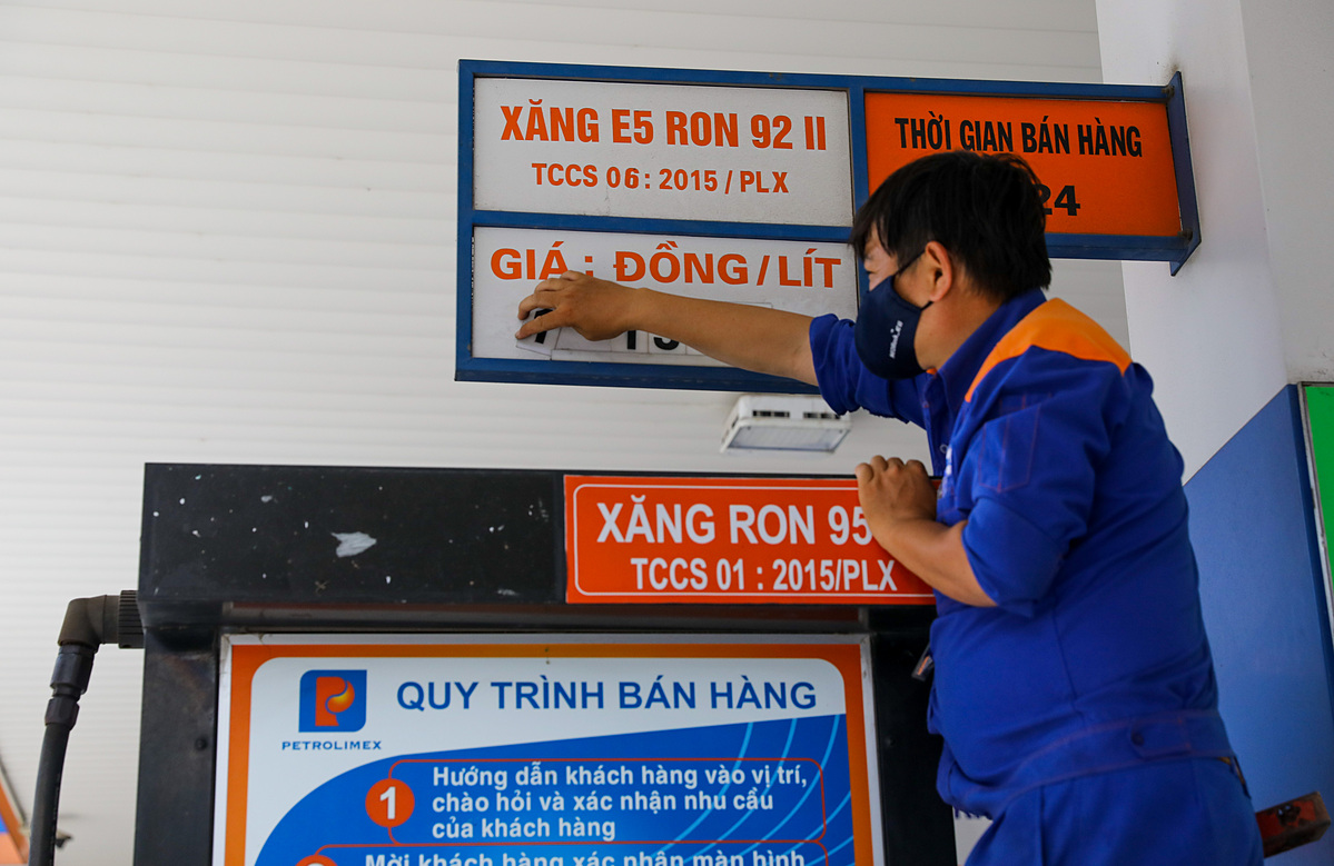 Giá xăng ngày 7/8 tăng từ 207 - 234 đồng/lít