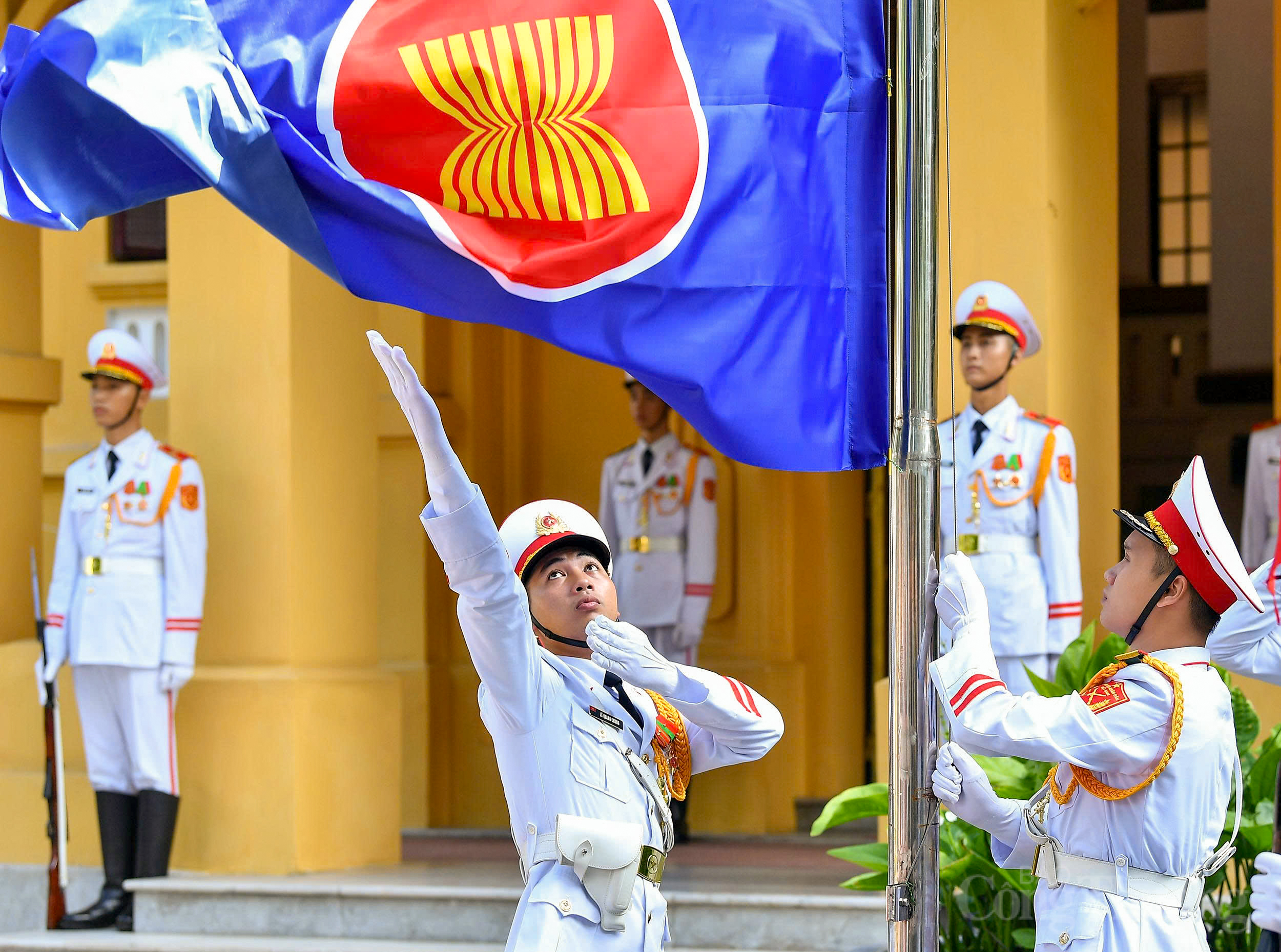 Thượng cờ kỷ niệm 58 năm thành lập ASEAN