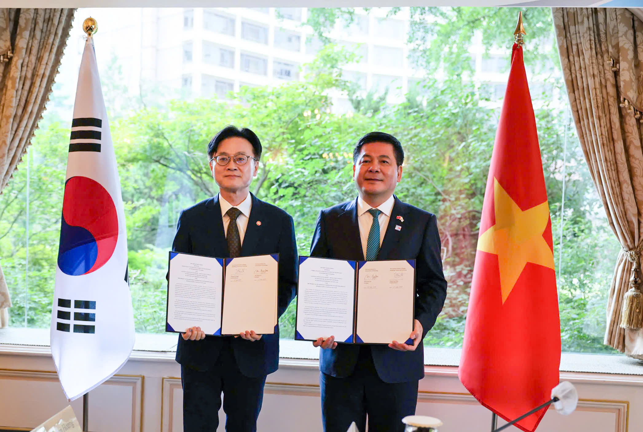 Bộ trưởng Nguyễn Hồng Diên làm việc với Bộ trưởng Bộ Thương mại, Công nghiệp và Năng lượng Hàn Quốc